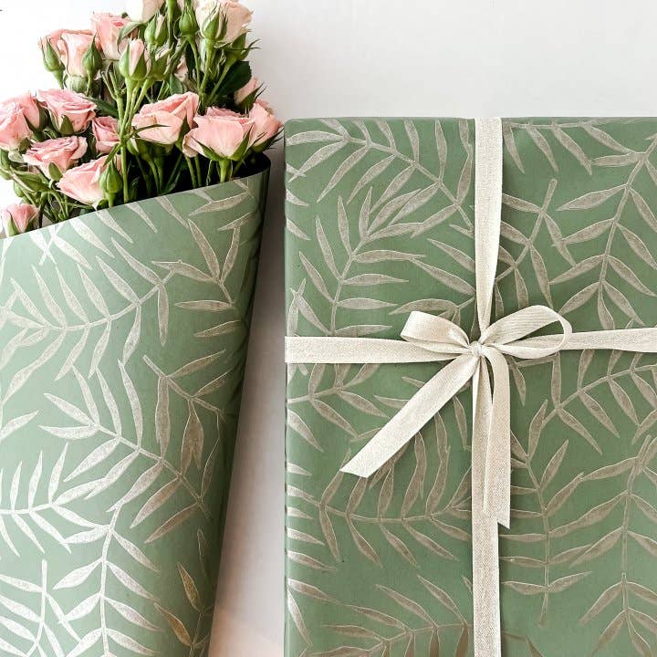 CHIC&PAPER – Engroshandel Indpakningspapir – 70cm x 100m Kraft Ruller LEAF Vintage Grøn/Guld0