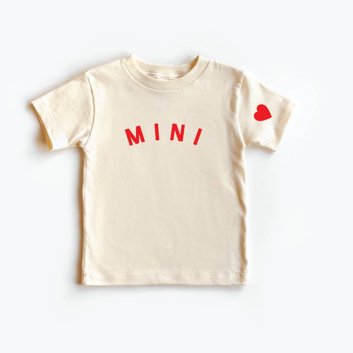Mini - Natuurlijk T-shirt met hart op mouwen voor wholesale door SBG Co.