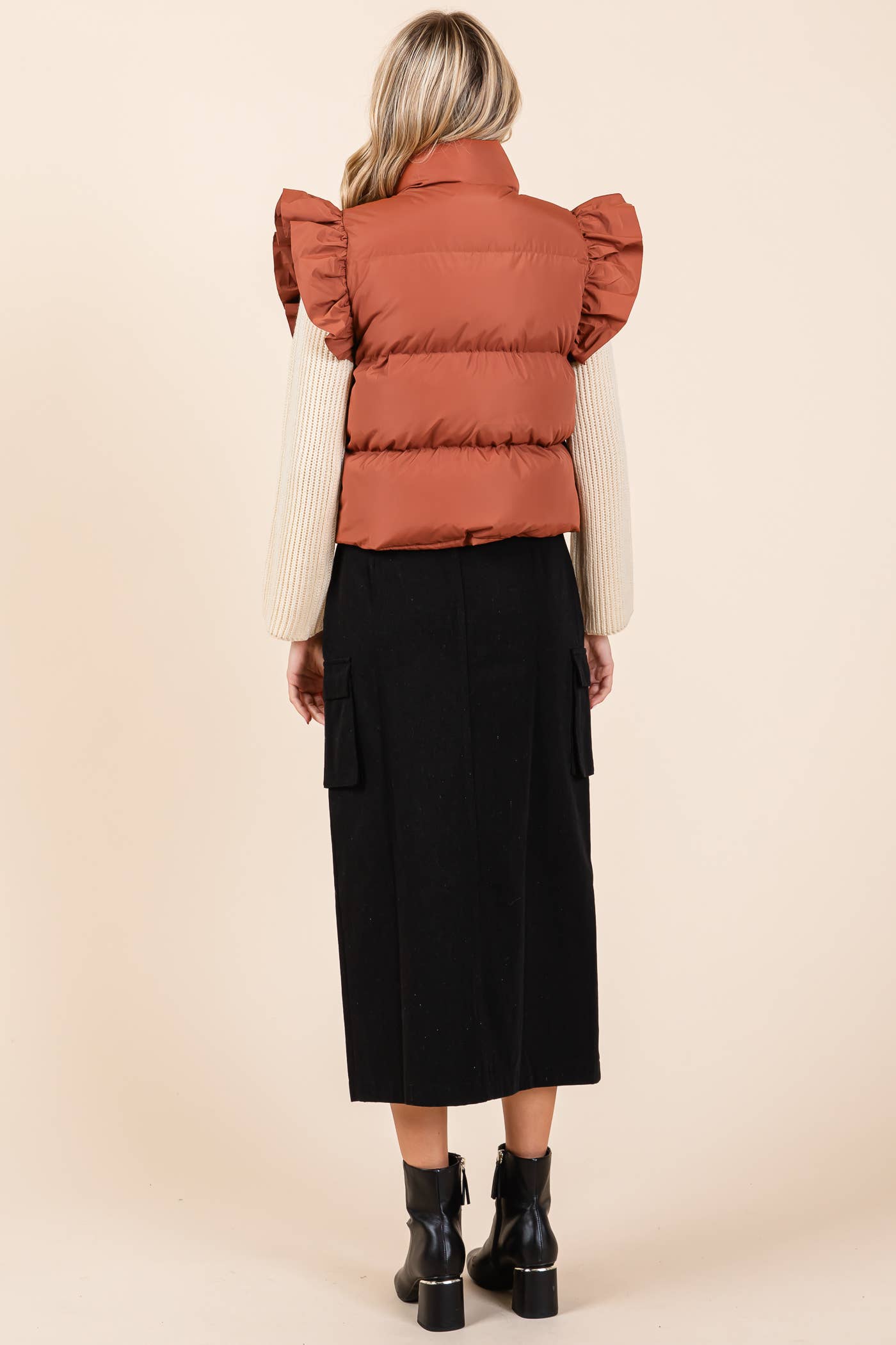 GeeGee x Lovelo - Wholesale Outerwear Vest - Women's - Plus Ruffled Sleeve Puffer Vest, MJ4501PL4