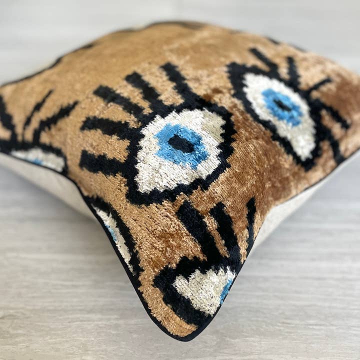 Mila∞Miro by Emelie - Vendita all'ingrosso Fodera cuscino decorativo - Cuscino Ikat in velluto Evil Eye beige | Velvet Ikat Pillow Sham2