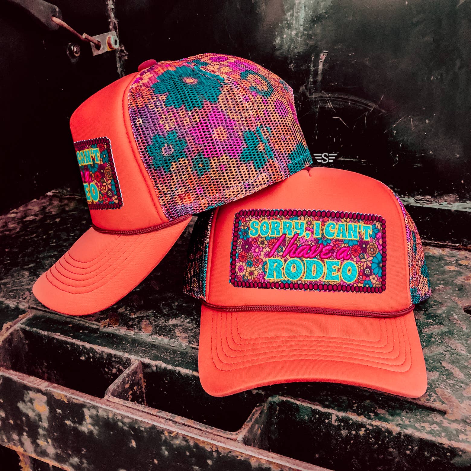 Flying S Company - Vendita all'ingrosso Cappellino da camionista - Donna - Non posso, ho un cappellino da camionista in rete stampato con rodeo.