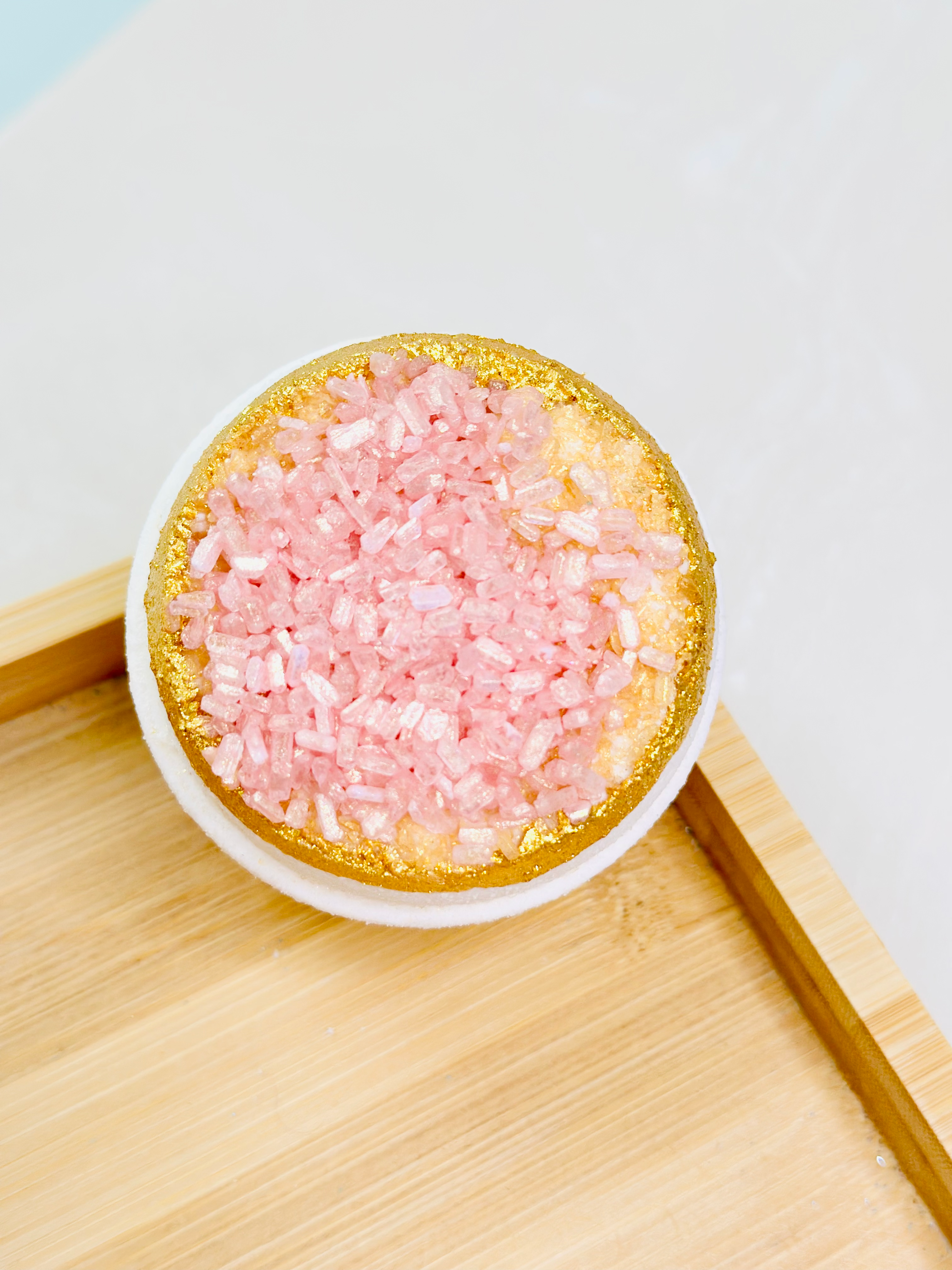 Salt & Sage Apothecary - Wholesale Bruisbal/schuim - Goddess Flowers Geode Badbom 1