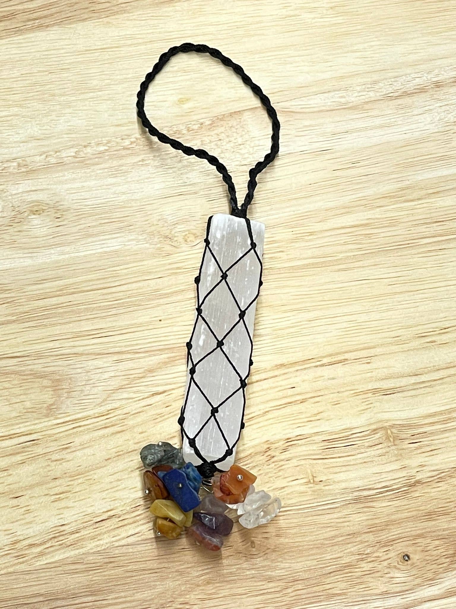 VPS Stones Inc. - Wholesale Zonnevanger - Zonvanger van Seleniet aan Boomdisplay van 53 cm3