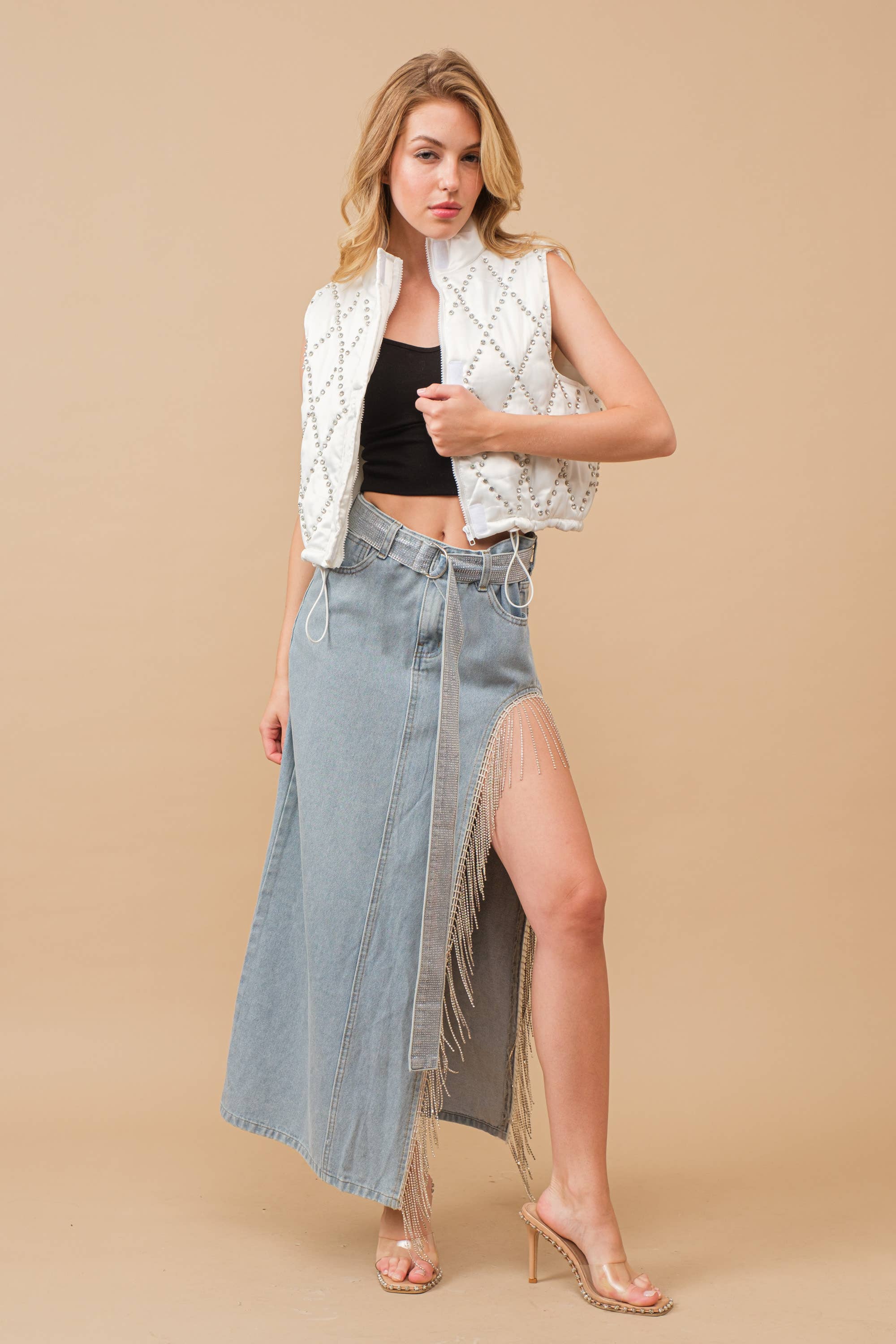 Blue B - Vendita all'ingrosso Gilè imbottito - Donna - Gilet crop imbottito lucido con borchie e zip16