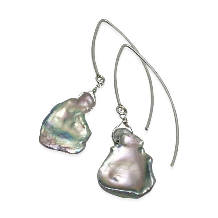 Boucles d'oreilles mini perles Keishi gris platine pour la vente par Delisch Jewelry & Accessories