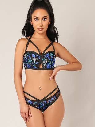 Badeset mit bestickter Spitzenbandage für den Großhandel von The Steven Wick Company