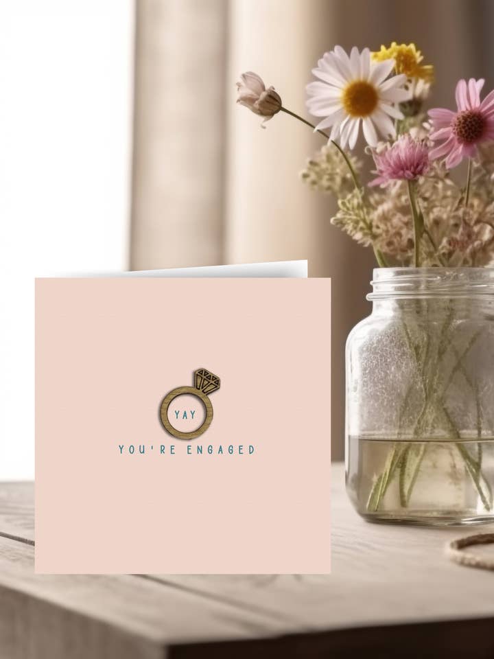 Yay! Está empenhado! | Cartão de Noivado por atacado de KDee Designs