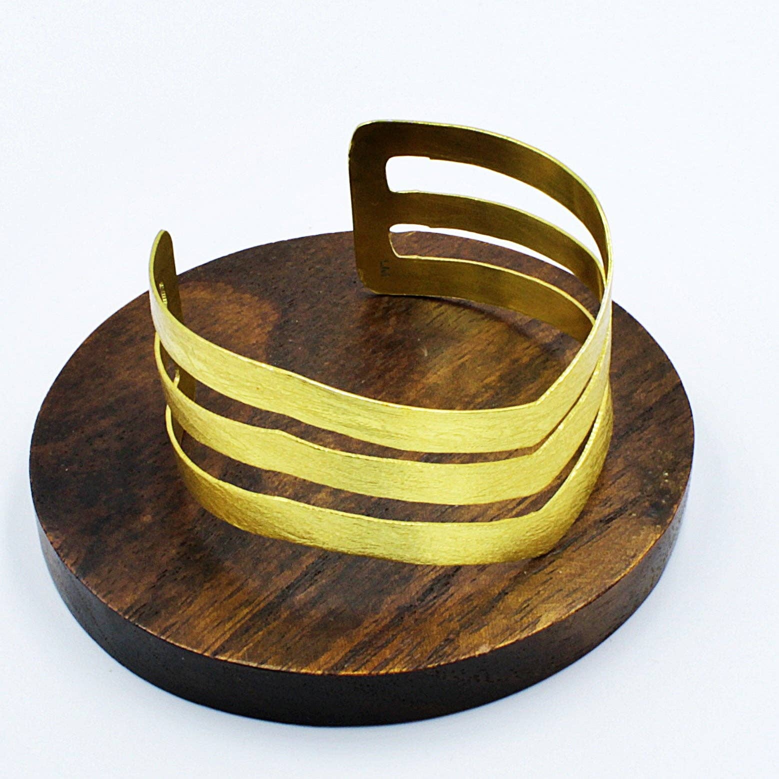 LA MAR - Wholesale Cuff Bracelet - WONDER gold-plated bracelet - Design with character2