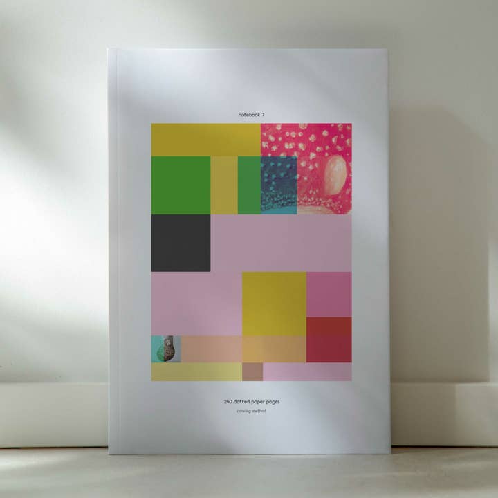 Notebook 7 med 240 prikkede sider og minimalistisk moderne kunst på omslaget for engroshandel hos Coloring Method