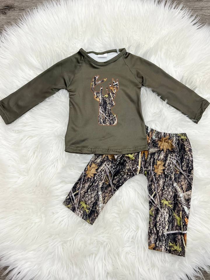 Conjunto Deerly Camo por atacado de Two Cute Boutique LLC