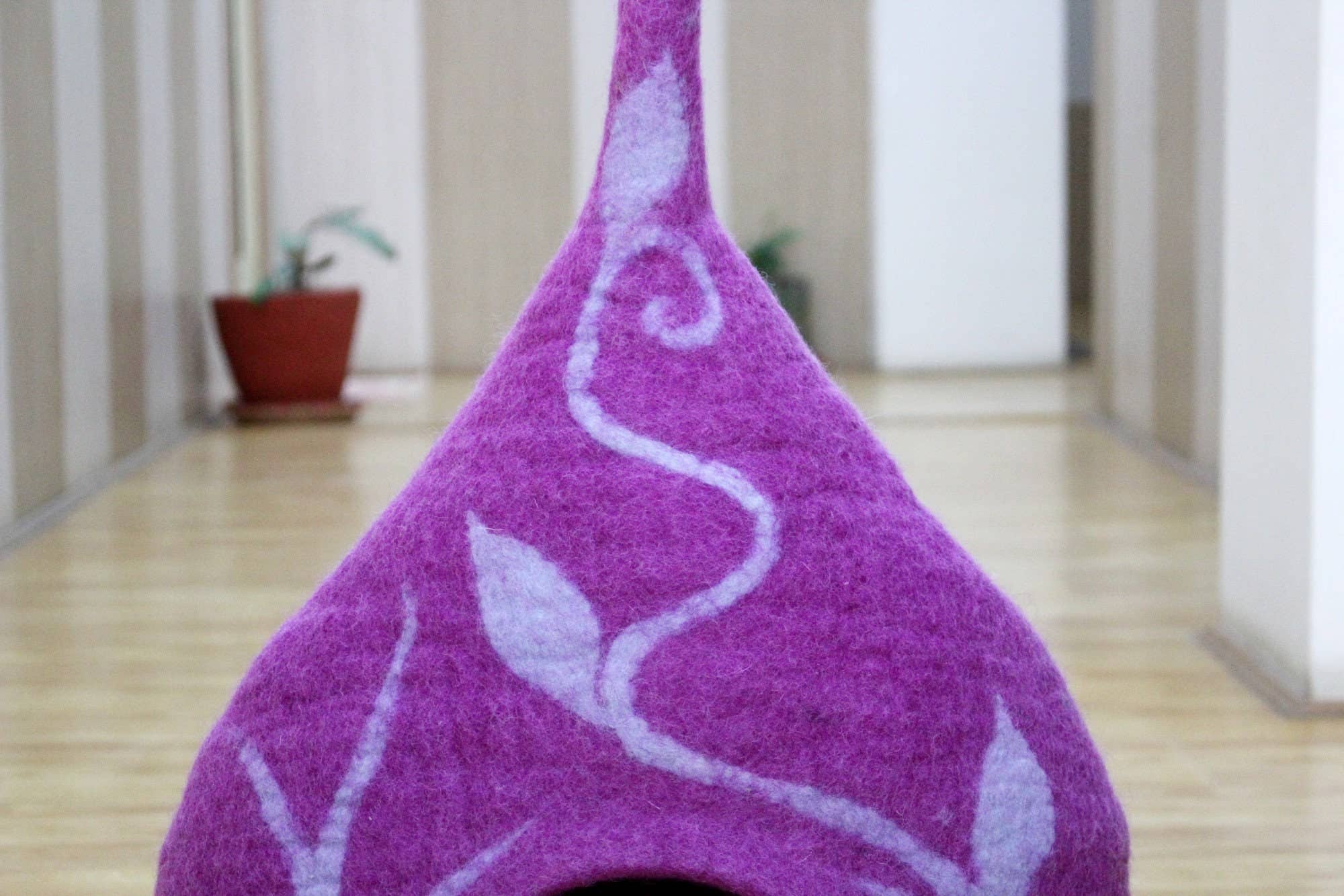 Woollyfelt - Wholesale Pet Bed - Cat/Dog - Handmade Wool Cat Cave Bed - 100% Pure, No Harmful Chemicals2