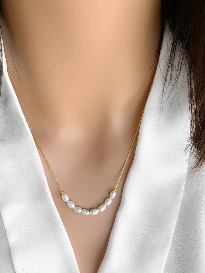 Collier à perles d'eau douce, collier à perles, Dainty B pour la vente par 36th Child Jewelry