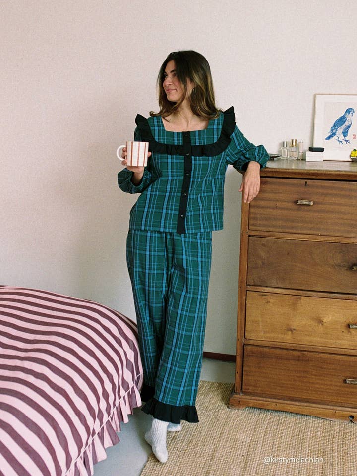 TBCo – wholesale Sleepwear set – Women's – Cropped Cotton Pyjamas in Green Tartan1