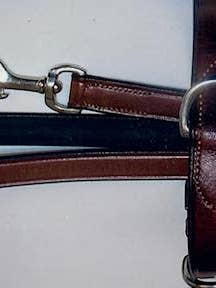 Coffret cadeau The Chief en cuir de qualité supérieure avec collier et laisse pour la vente par Made in Love Doggy Couture and Therapy Products