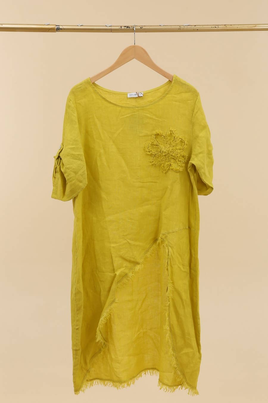 LÉA & LUC – Großhandel Kleid – Damen – 100 % Leinenkleid mit Blumenmotiv auf der linken Brust, REF. 724838