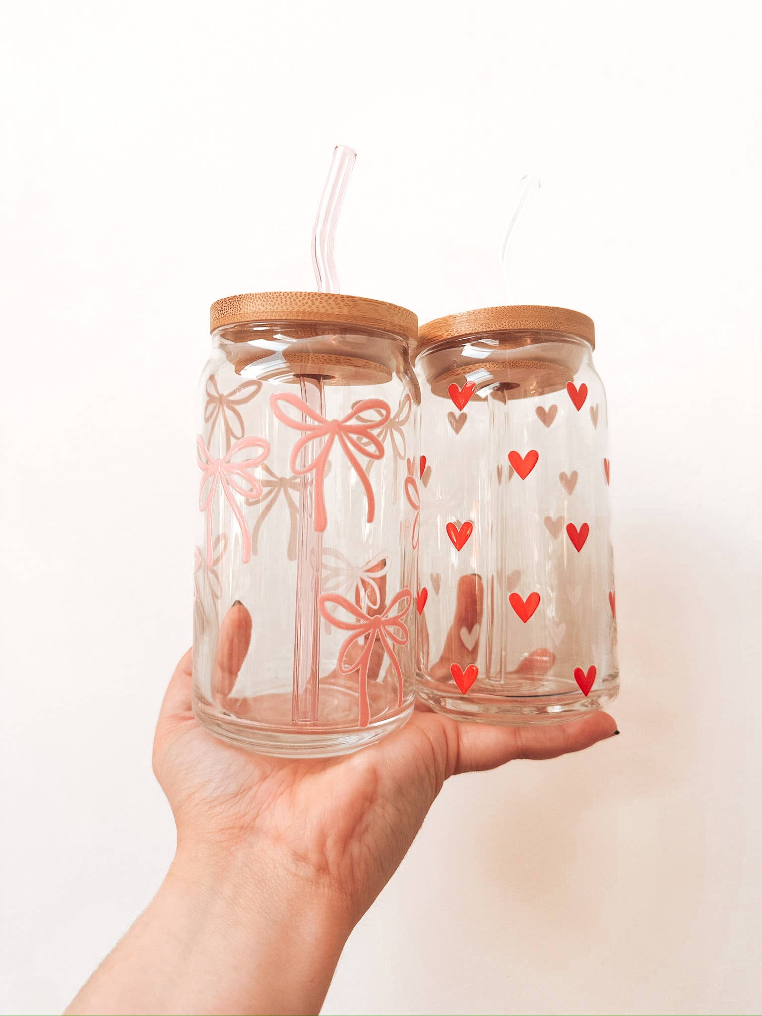 Powered By Daisies - Wholesale Drinkglas/beker - Glazen beker met roze strikjes4