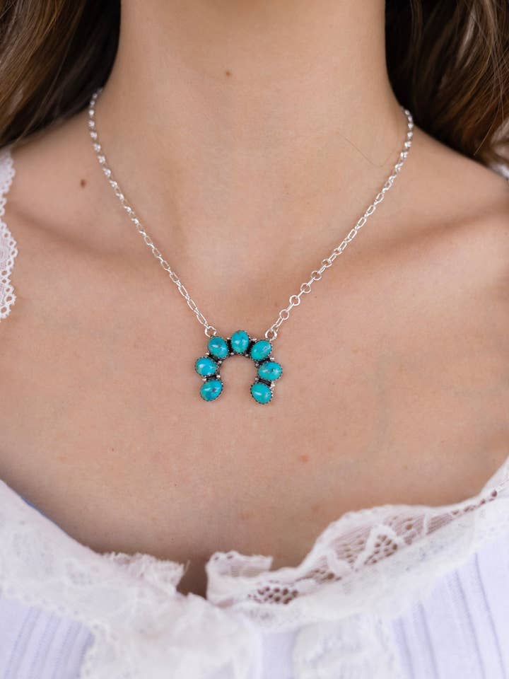 Collier fer à cheval turquoise pour la vente par Krush Kandy