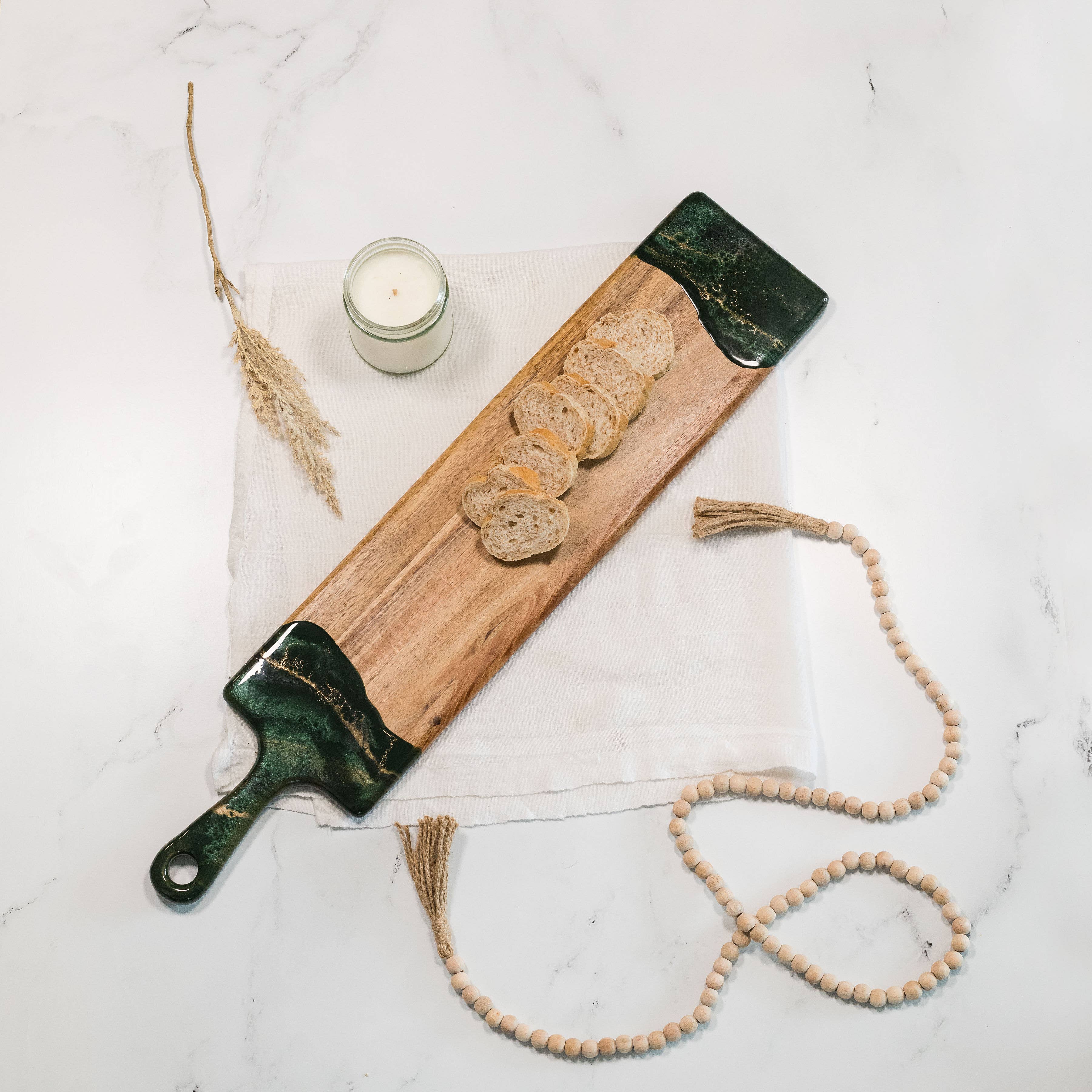 Lynn & Liana Designs EU - Wholesale Cheese Board - Handmade Resin Cheeseboard - Baguette 13x61 cm4