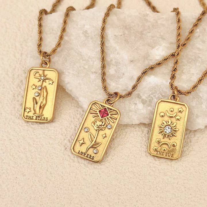 LilAryenne | Jewelry & Suncatchers - Wholesale Halskettinghanger - Tarot Kaart Ketting - De Geliefden, De Zon, De Sterren