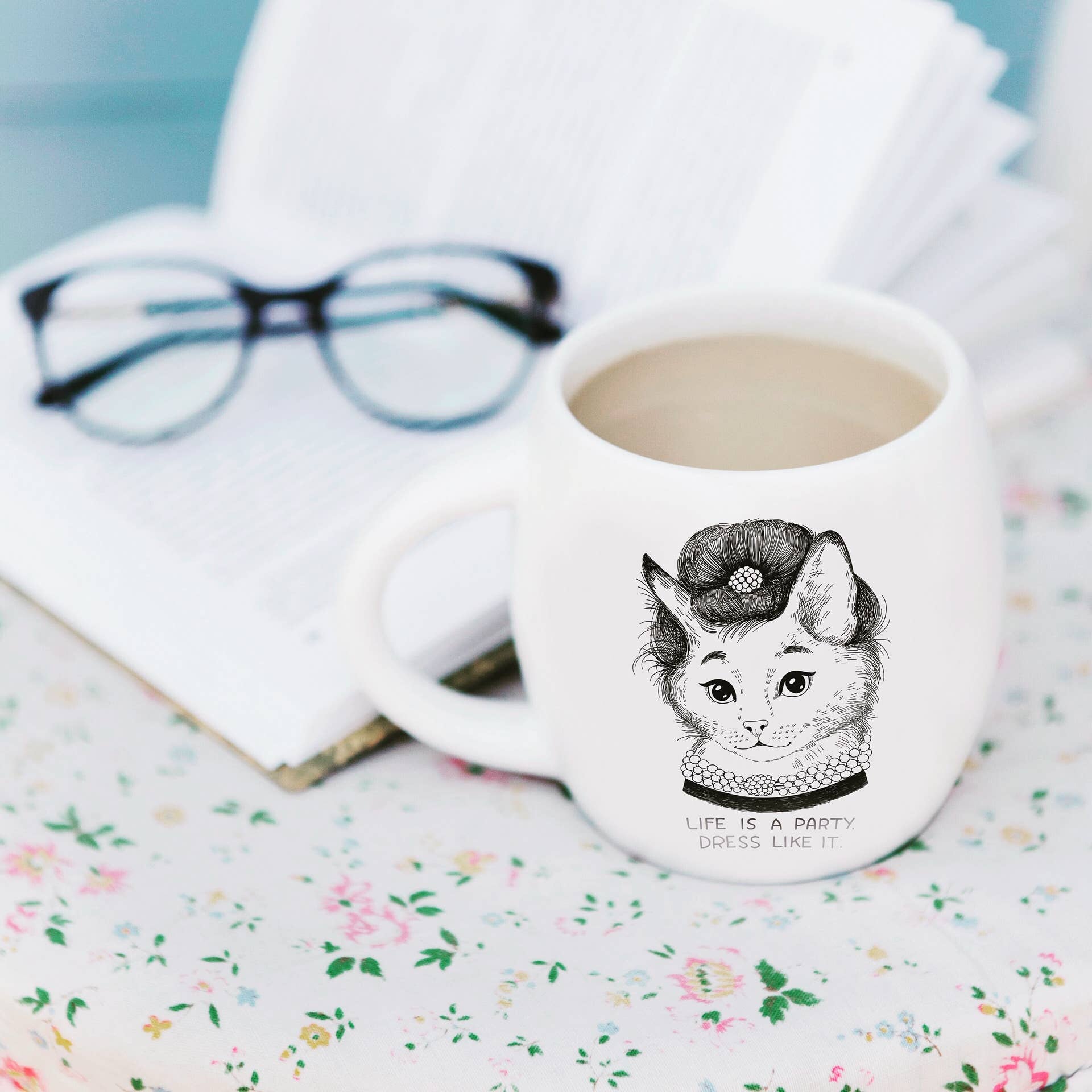 Orner & Co - Wholesale Coffee Mug - Audrey Hepburn Breakfast at Tiffany's Mug1