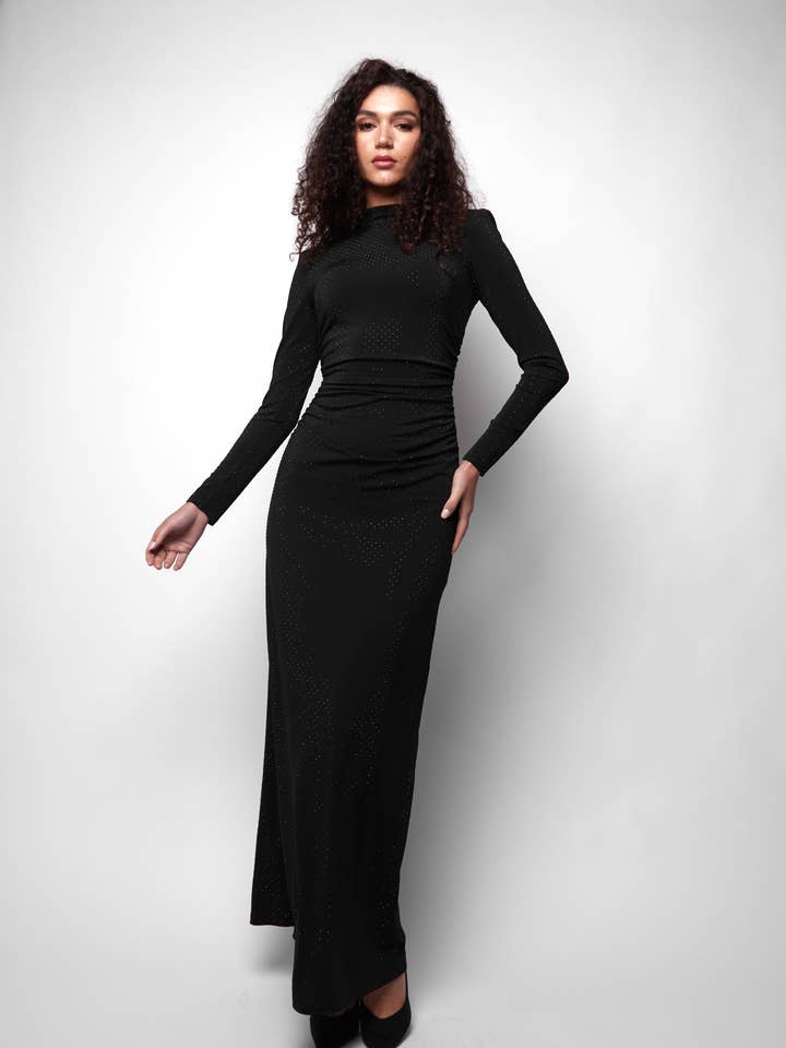 Robe longue Penny noire Hotfix Stud à manches longues pour la vente par Jaded Rose