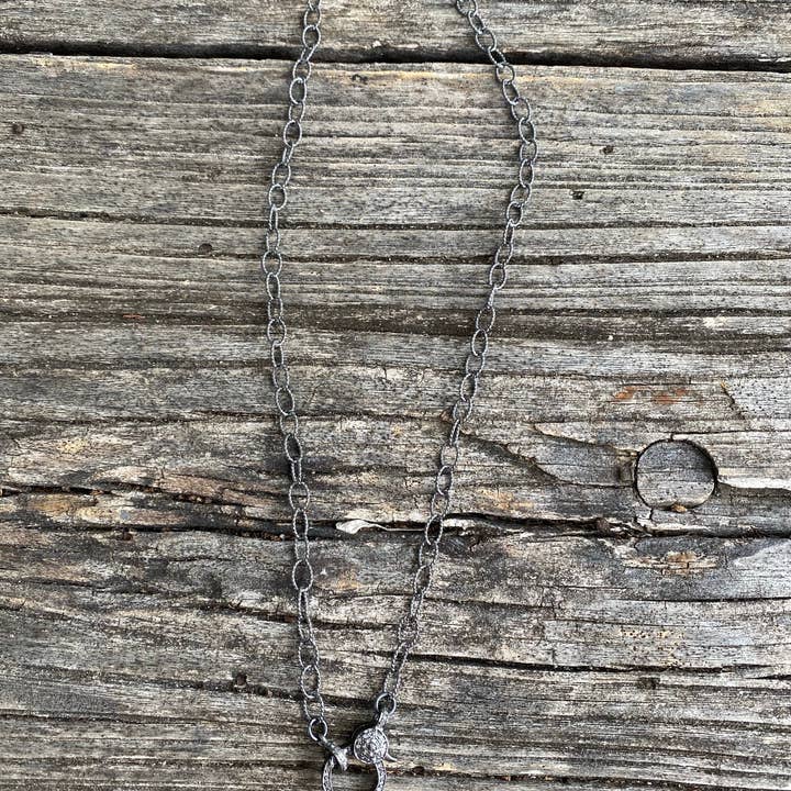 ILISSA MICHELE JEWELRY – Großhandel Gliederhalskette – Kleine, kreisförmige strukturierte Kette aus Sterlingsilber. Pave Diamond Karabinerverschluss