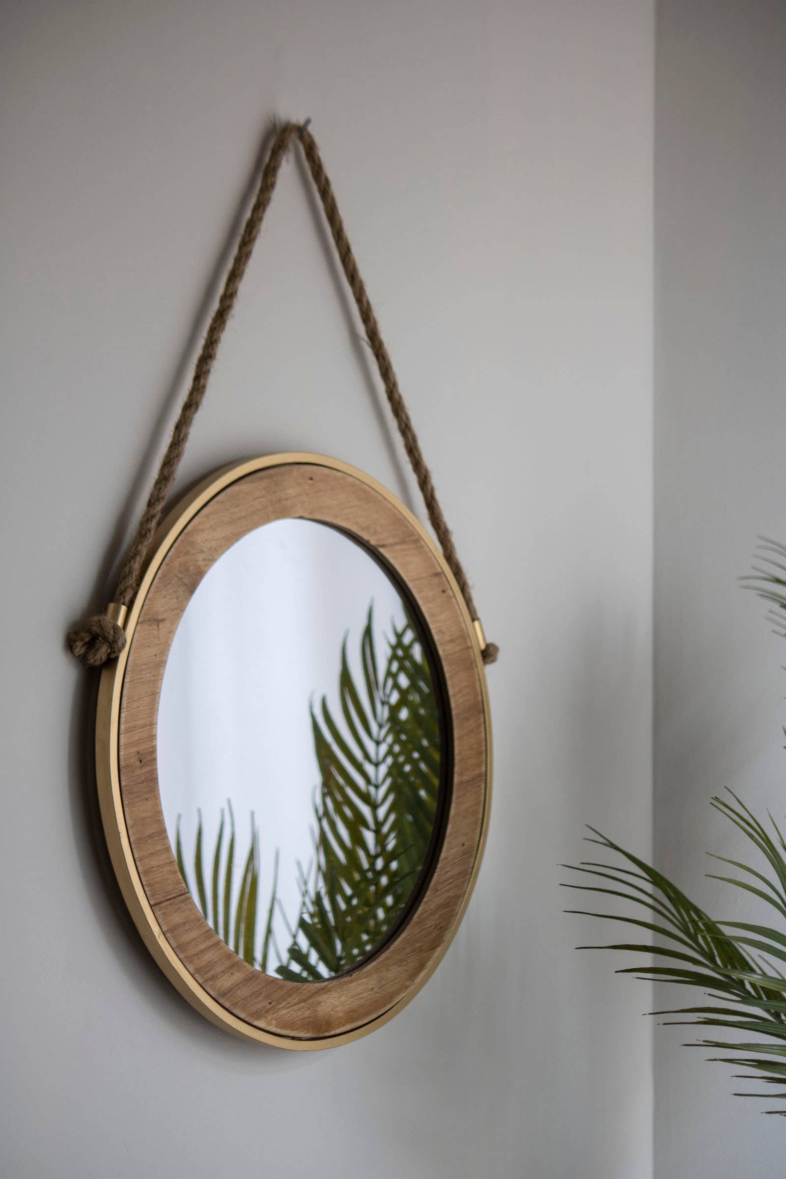 Foreside Home & Garden - Wholesale Wall Mirror - Copal Round Wall Mirror with Gold Finish Edge & Jute Hanger