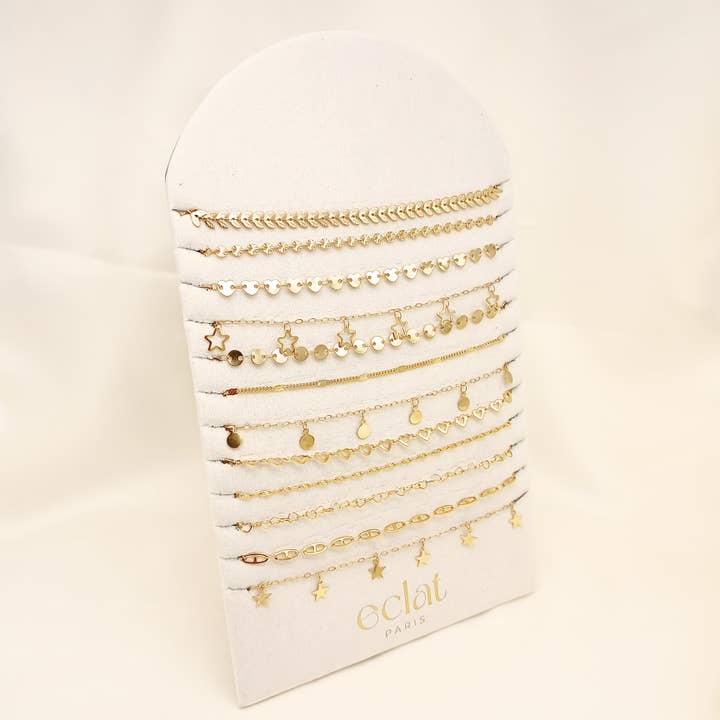 Eclat Paris - Wholesale Sieradenset - Set van 12 gouden halskettingen tentoongesteld