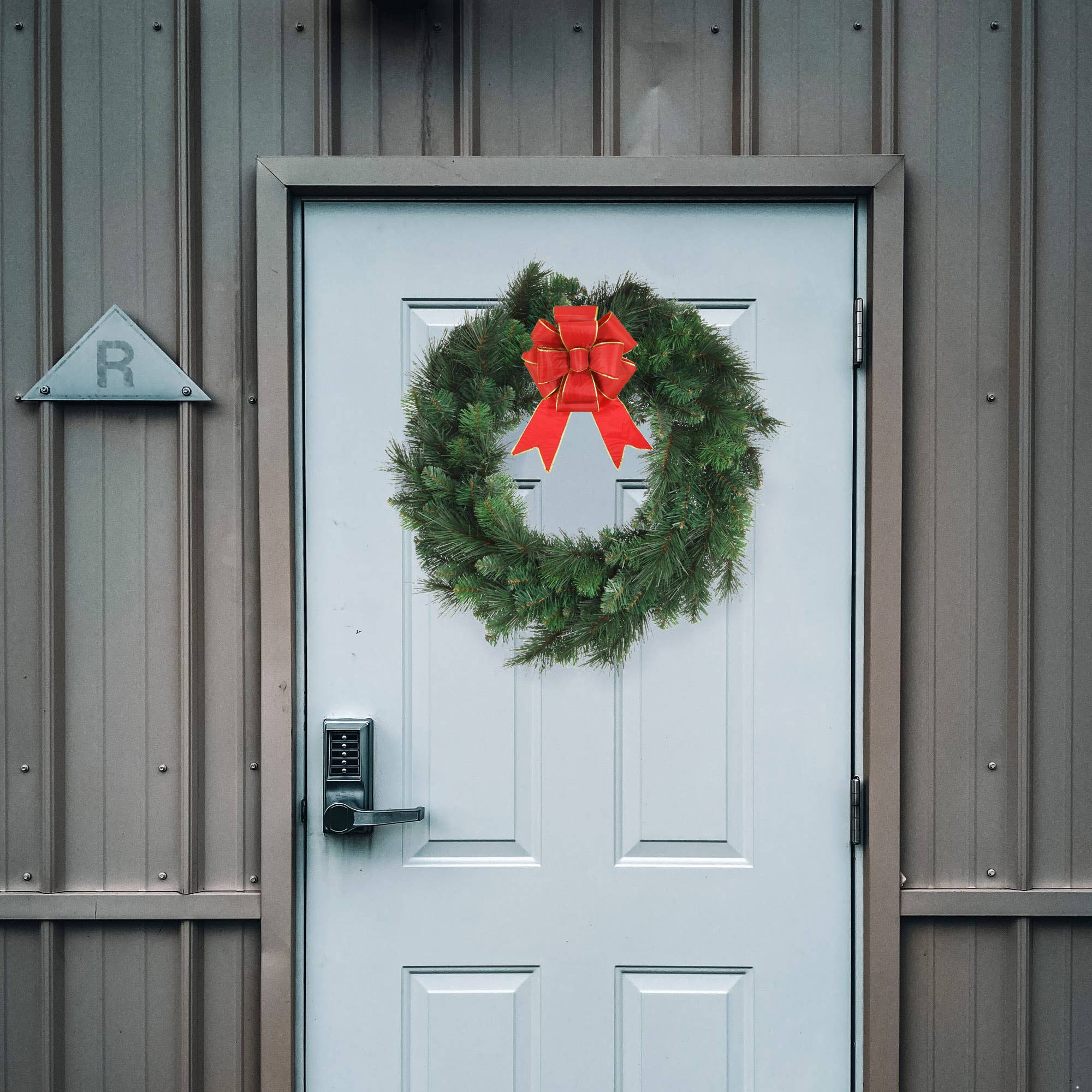 Larksilk - Venta al por mayor Corona - Juego de 2 coronas de pino deluxe de 61 cm con 150 puntas4