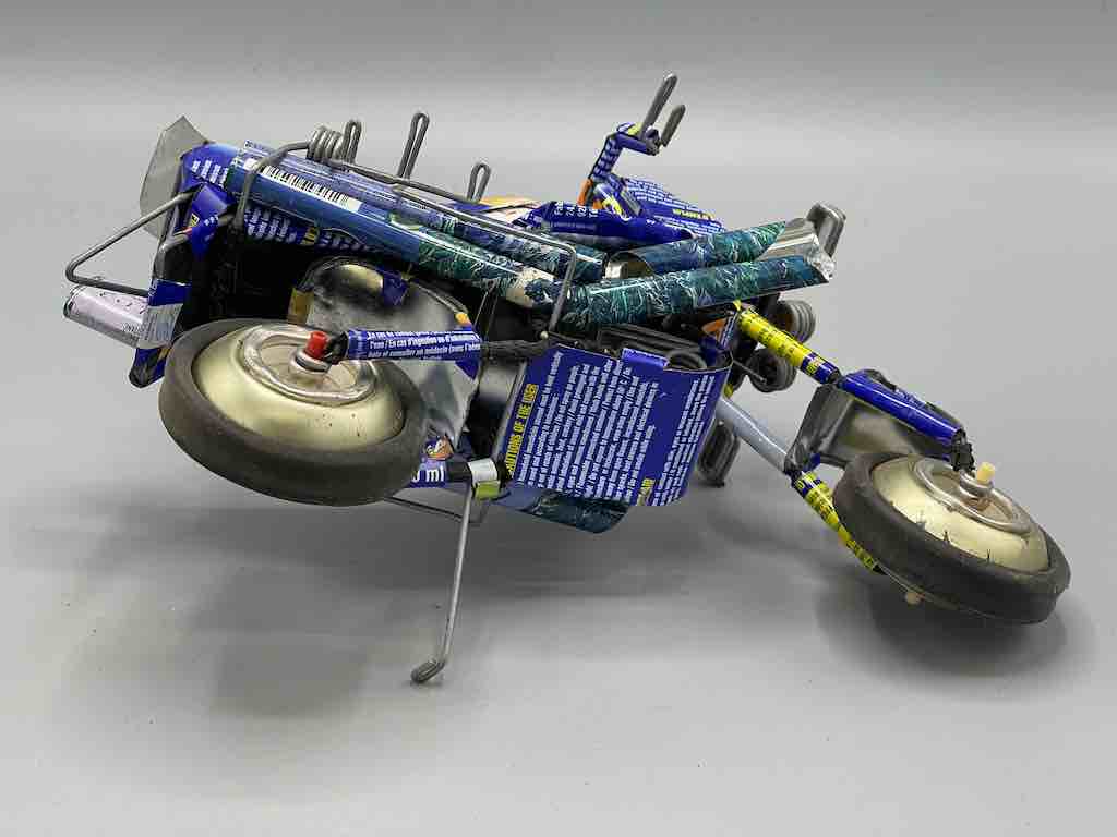 The Niger Bend - Wholesale Tafelbladdecoratie - Afrikaanse speelgoedmotorfiets van gerecycled metaal in blik - Burkina Faso24