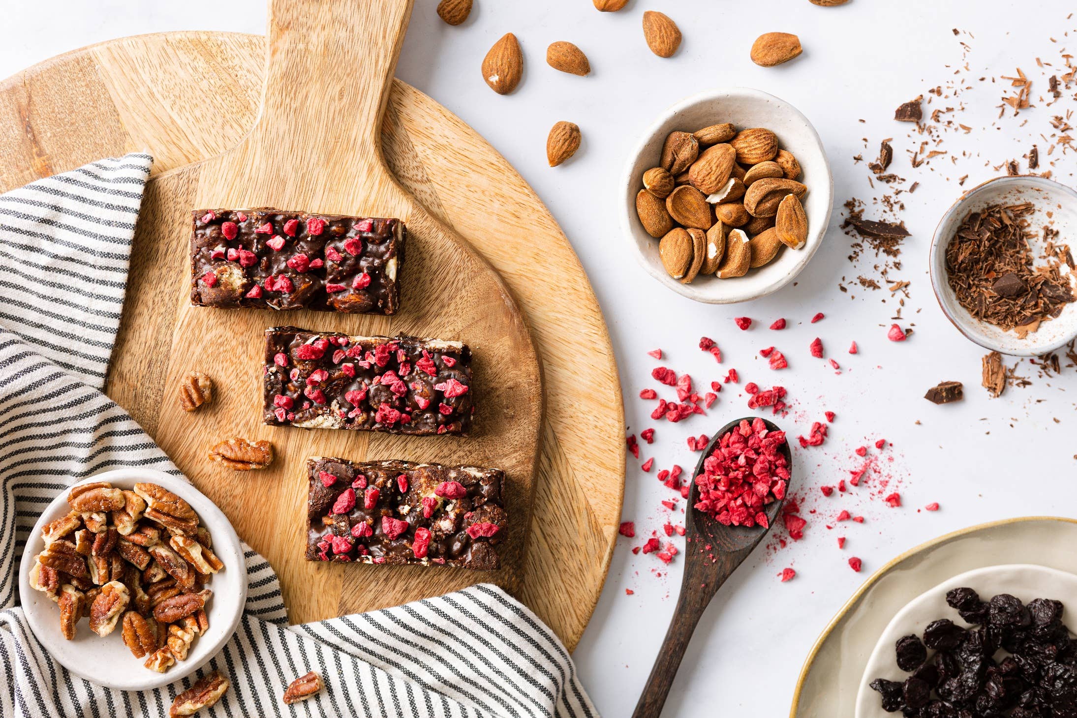 Delushious - Vente Gâteau - Tiffin à la cerise aigre - gâteau sans sucre, gluten et huile de palme0