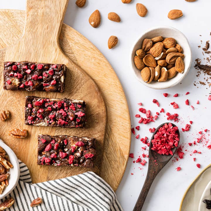 Delushious - Vente Gâteau - Tiffin à la cerise aigre - gâteau sans sucre, gluten et huile de palme