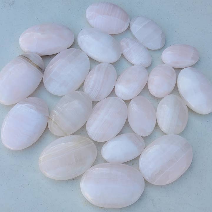 Metaphysical & Healing Crystals - Wholesale Spirituele steen/kristal - Fluorescerende roze calciet handstenen