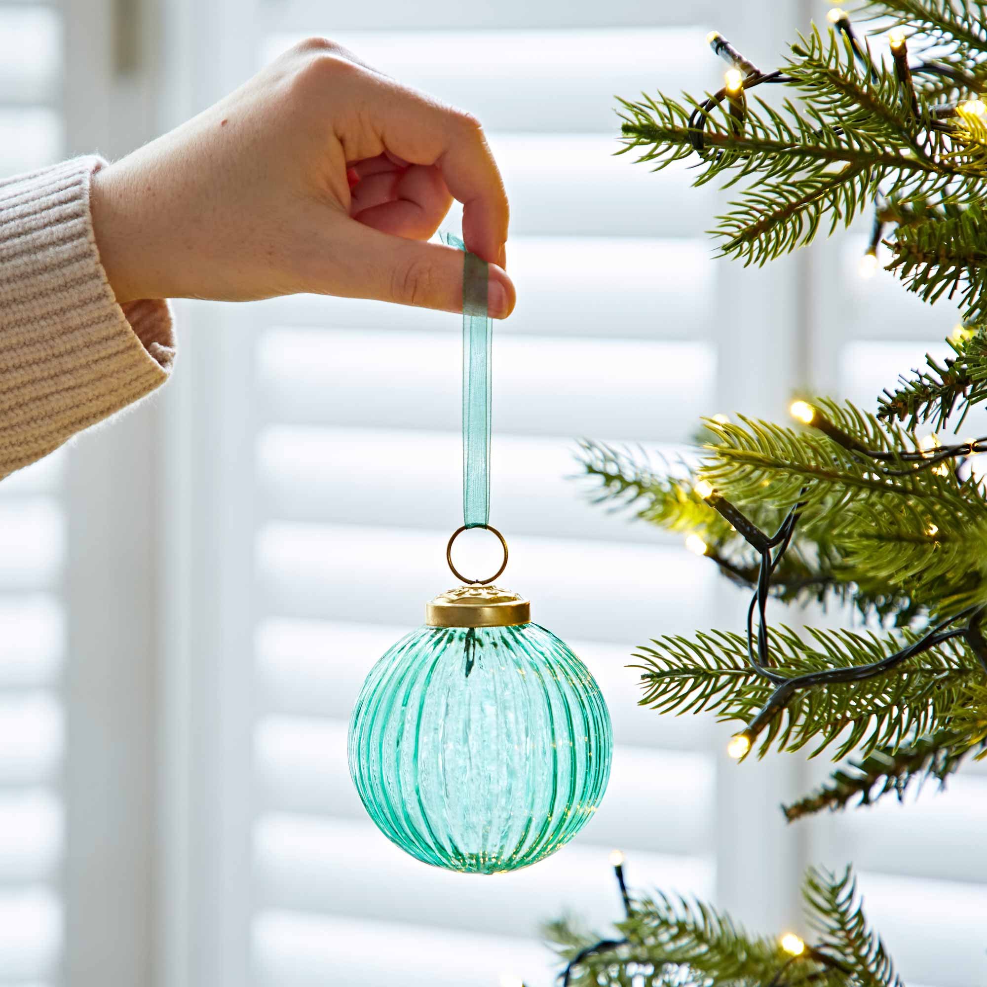 The Paper High Gift Company Limited – wholesale Ornament – Ira Coloured Recycled Glass Ribbed Baubles3