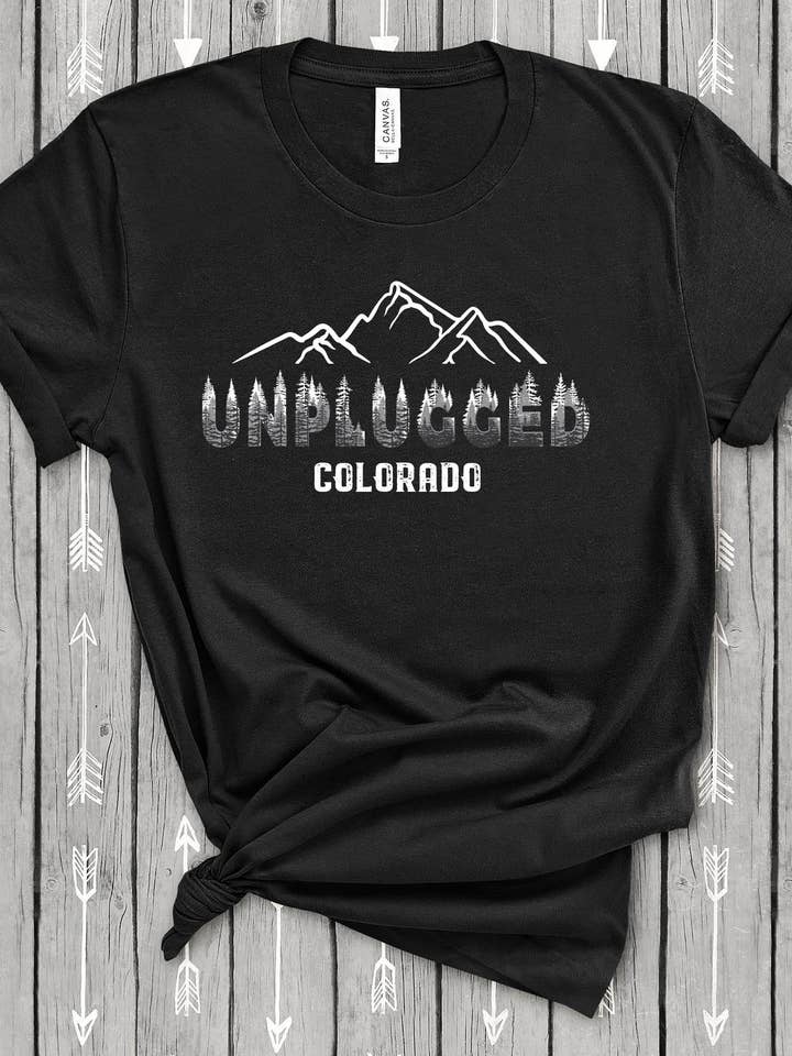 Unplugged T-shirt unisexe à col rond personnalisable pour la vente par MT Brand Apparel