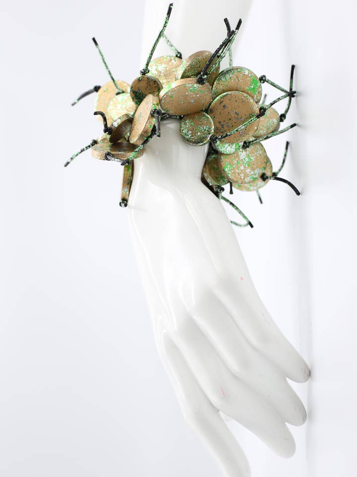 Bracciale elastico con monete in legno dorato a mano per la vendita all'ingrosso da parte di Jianhui London