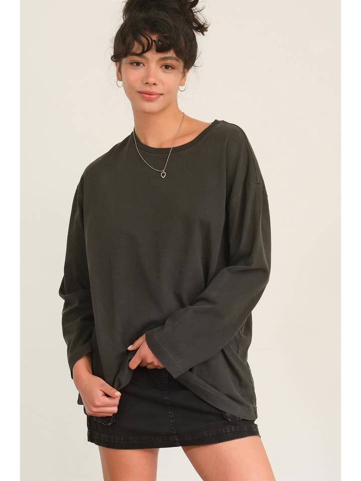 T-shirt surdimensionné à col rond et manches longues pour la vente par HYFVE