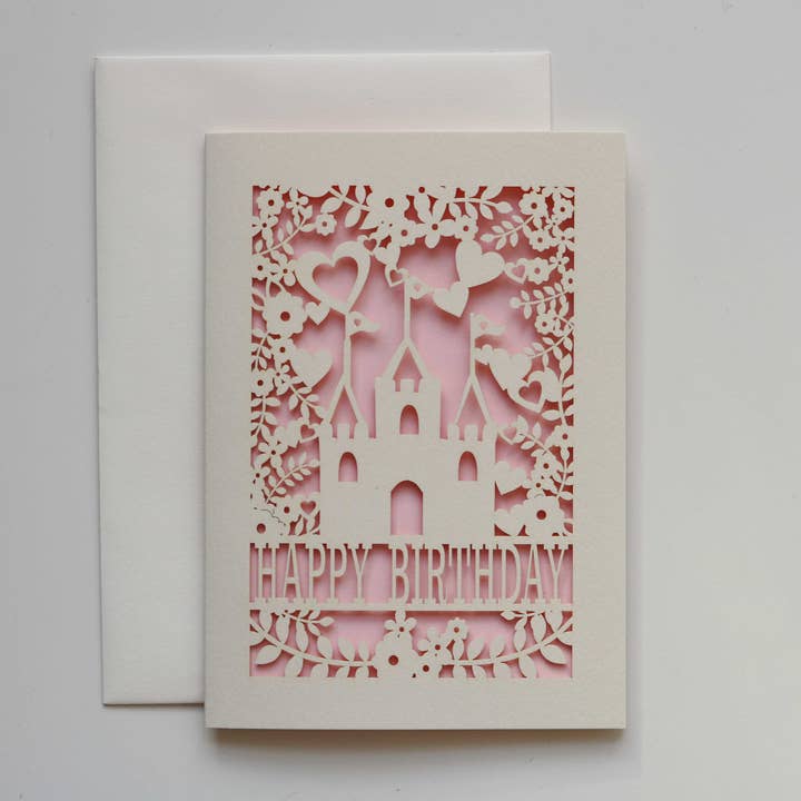 Carte d'anniversaire Castle A6 découpée au laser pour la vente par pogofandango