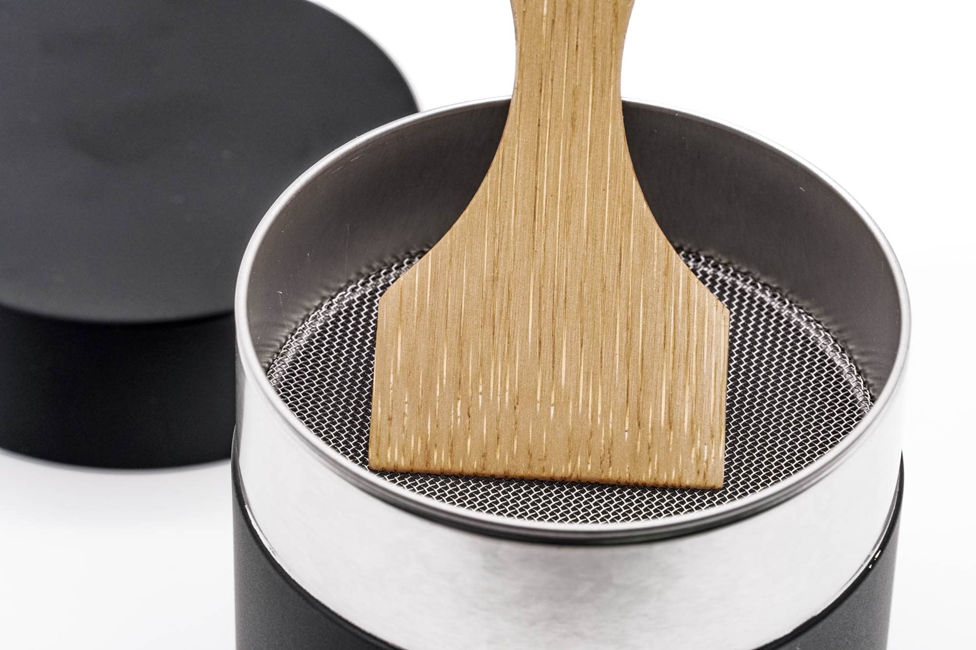 Tezumi - Wholesale Canister - Japanese Matcha Sifter - 江東堂 Kotodo - Matte Black Metal Tea Canister - 100g4