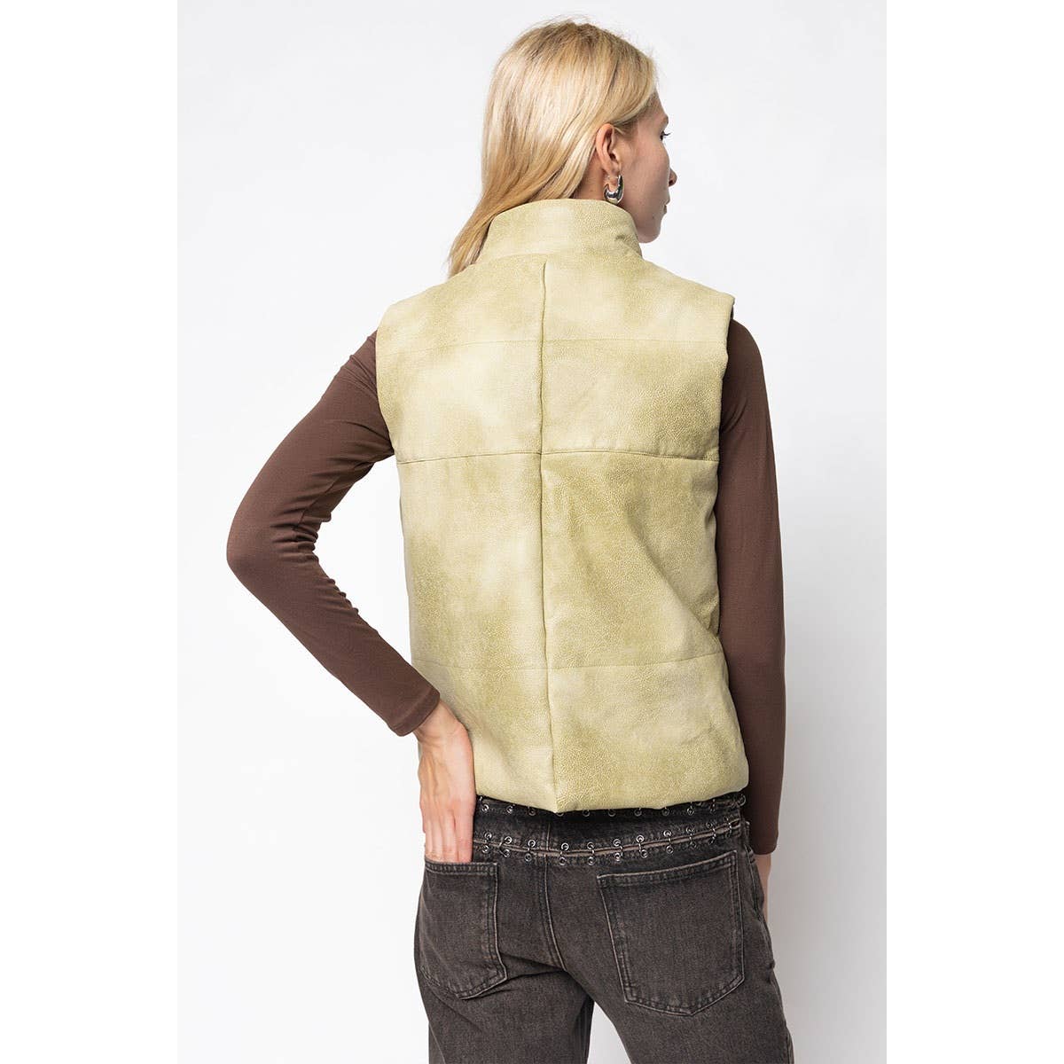 Naked Zebra - Vente Veste sans manches – femme - Gilet rembourré en cuir végétalien avec fermeture éclair sur le devant11