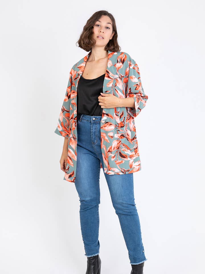 Pomme Rouge Paris - Wholesale Blazer - Dames - Grote maat vloeiende groene bedrukte blazer (C6522)