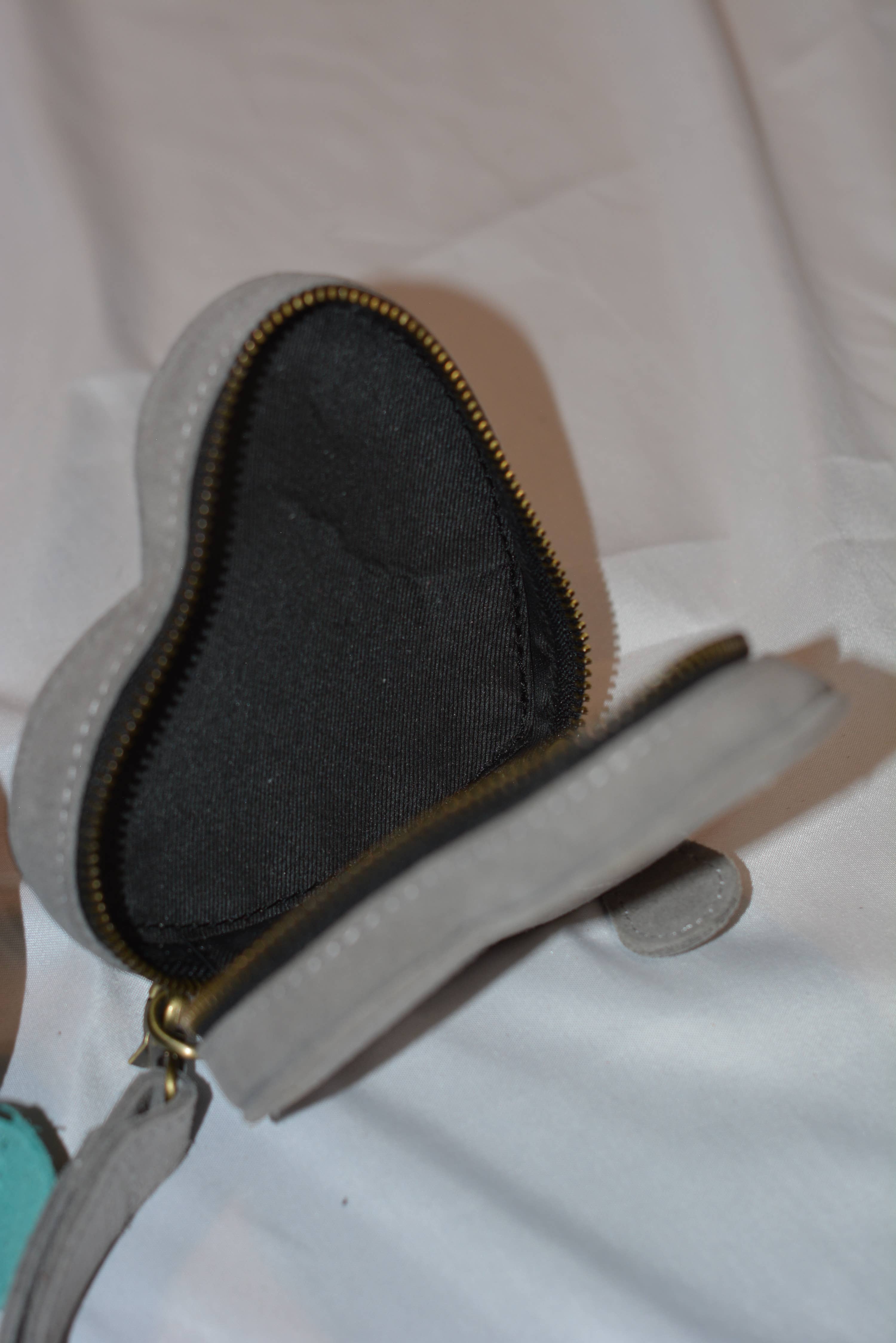 FRINGE & LUXE - Wholesale Wristlet - The Heartline Case
7