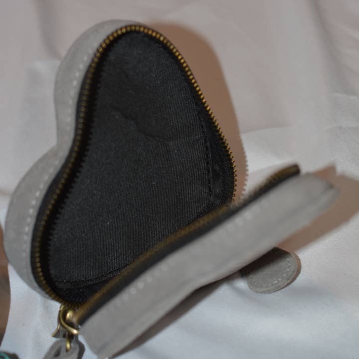 FRINGE & LUXE - Wholesale Wristlet - The Heartline Case
7