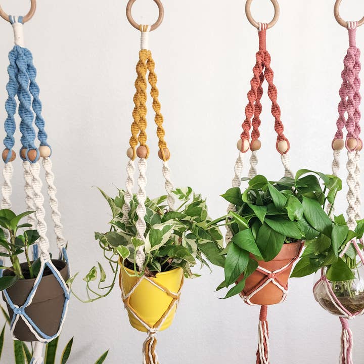 Handmade By Uruba - Wholesale Hangende plantenbak - Tweekleurige plantenhanger met kralen voor gebruik binnen en buiten