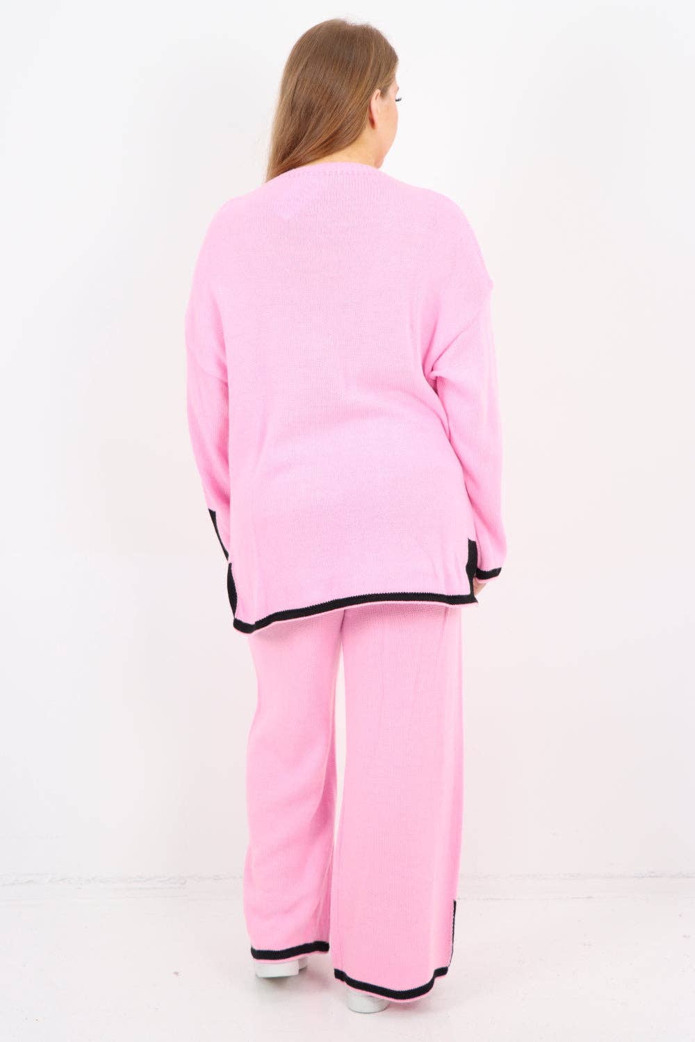 Miss Bold – wholesale Mjukisset – Dam – Italienskt oversize stickat set med kontrasterande kanter18