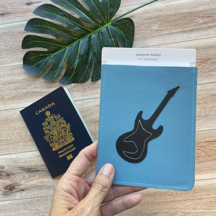 Læder paskasse, blå med guitardesign for engroshandel hos Mally Designs