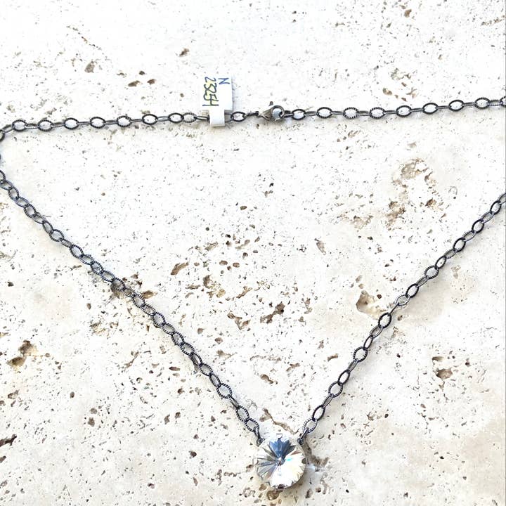 VB&CO Designs Handmade Jewelry - Venta al por mayor Collares con colgantes/abalorios - Collar simple de cristal Swarovski transparente2