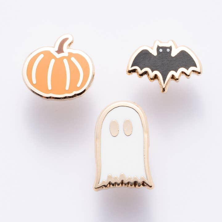 Ensemble de 3 boucles d'oreilles clous en émail effrayantes pour la vente par Larissa Loden