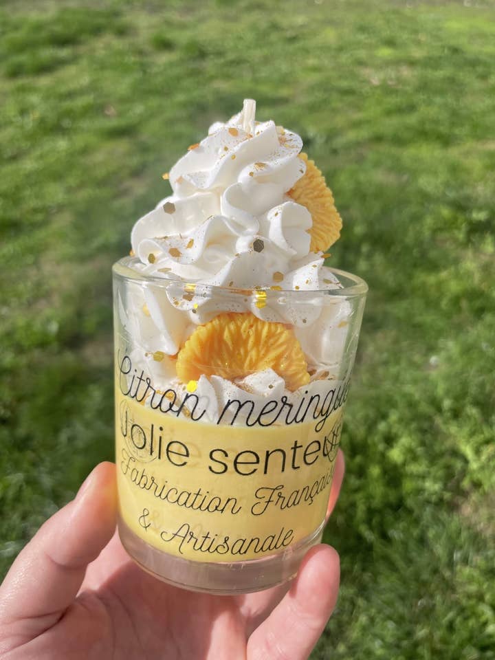 Lemon meringue whipped cream candle for wholesale by Jolie Senteur