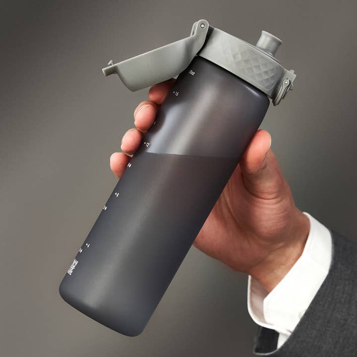 Bouteille d'eau Ion8 Recyclon sans BPA - 18oz Gris pour la vente par Ion8